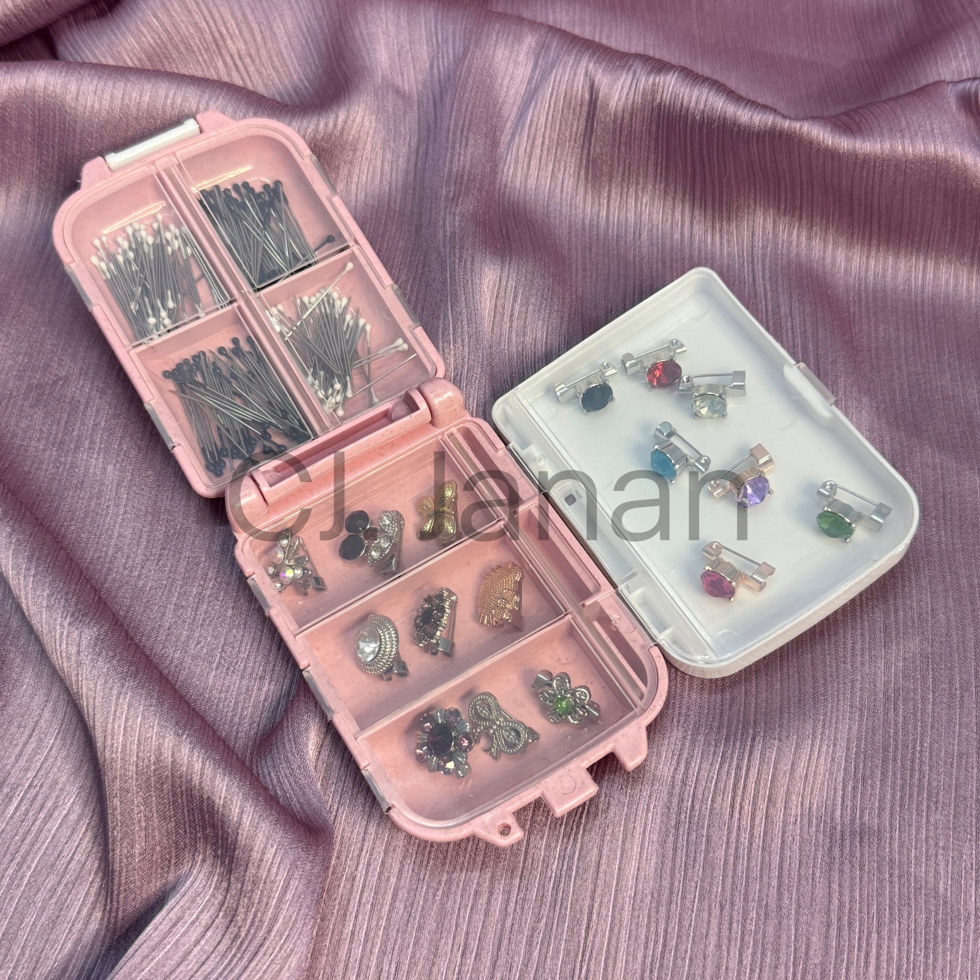 Pins Organizer Storage Box (Including Pins)