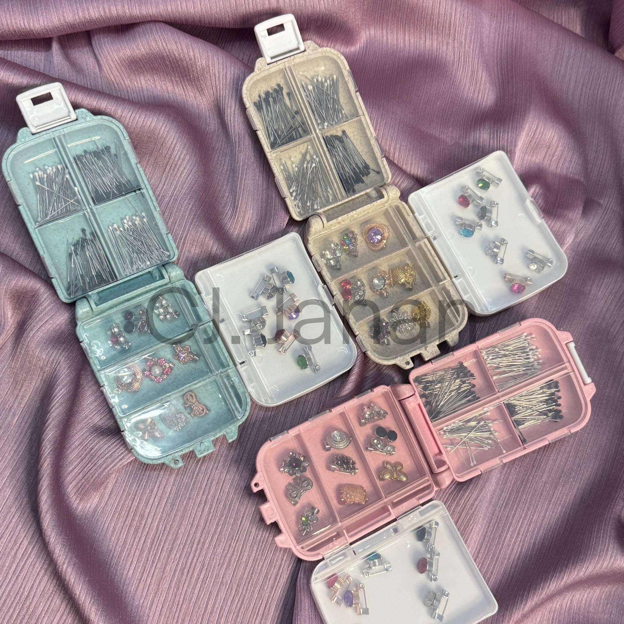 Pins Organizer Storage Box (Including Pins)