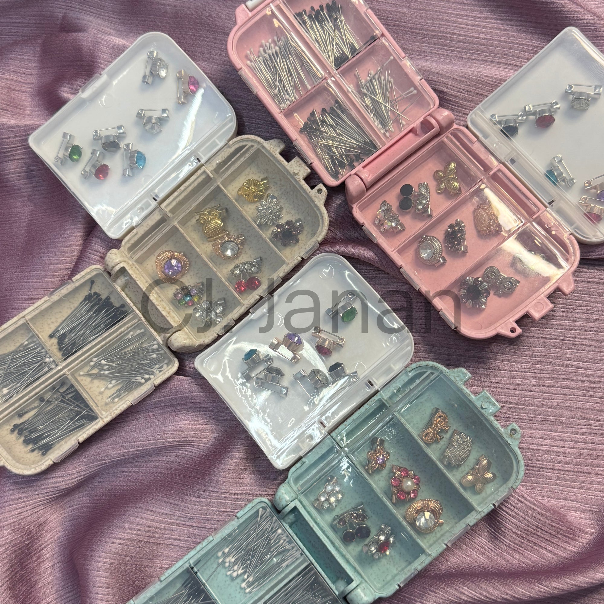 Pins Organizer Storage Box (Including Pins)