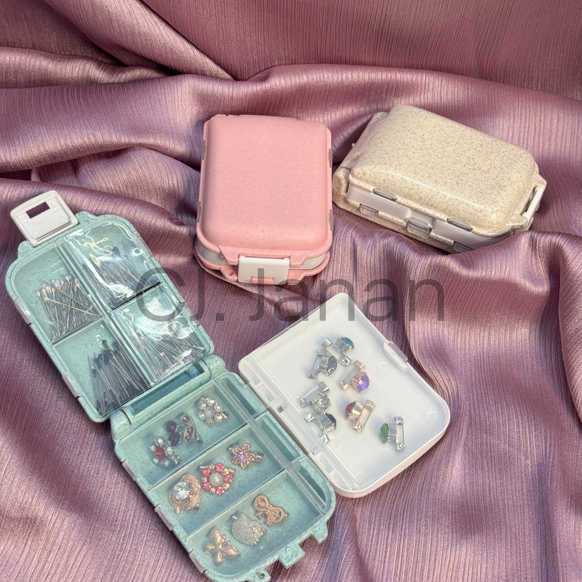 Pins Organizer Storage Box (Including Pins)