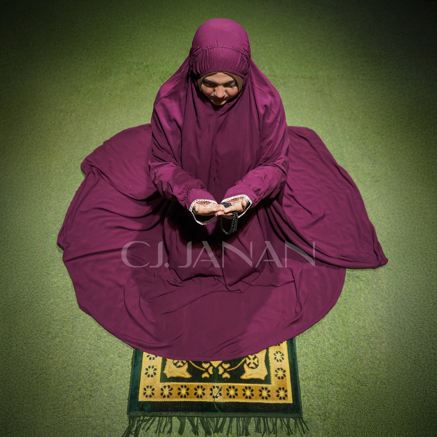 Haramain Namaz Chaddar With Front Zip (Deep Plum Purple)
