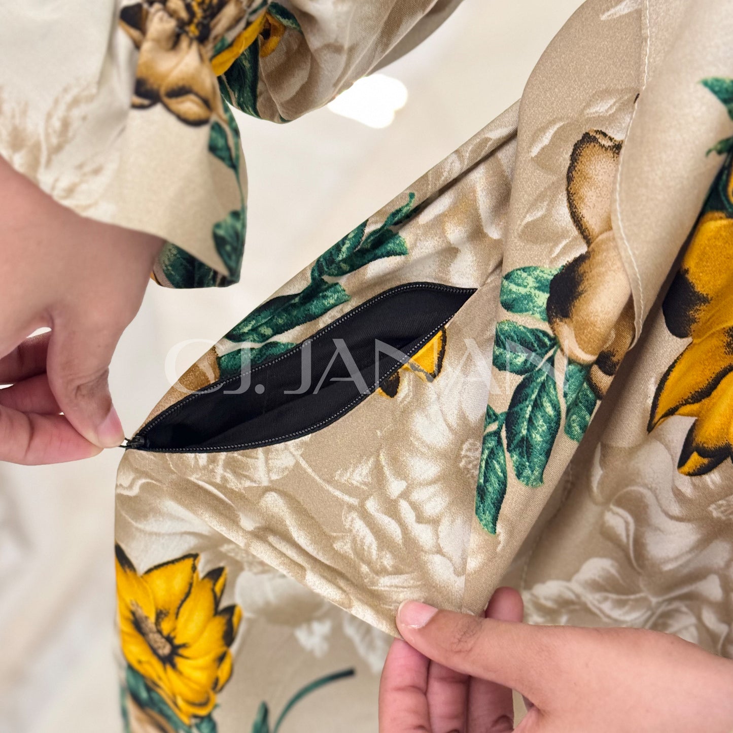 Omani Abaya Al Raha – Sahra (Beige)